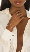 Lili Claspe Anais Hand Chain In 金色