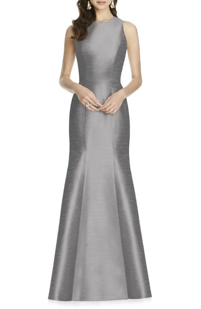 Alfred Sung Bow-back Trumpet Gown In Grey
