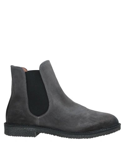 Docksteps Ankle Boots In Grey