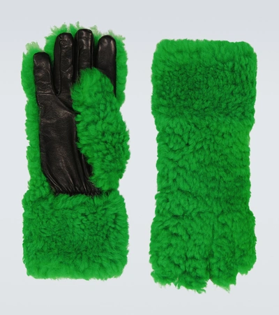 Bottega Veneta Men's Lamb Fur & Leather Gloves In Green Black