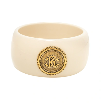 Pre-owned Roberto Cavalli Cream Resin Logo Medallion Wide Bangle Bracelet