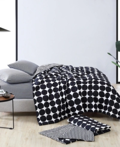 Marimekko Pienet Kivet Reversible Throw, 50" X 70" Bedding In White