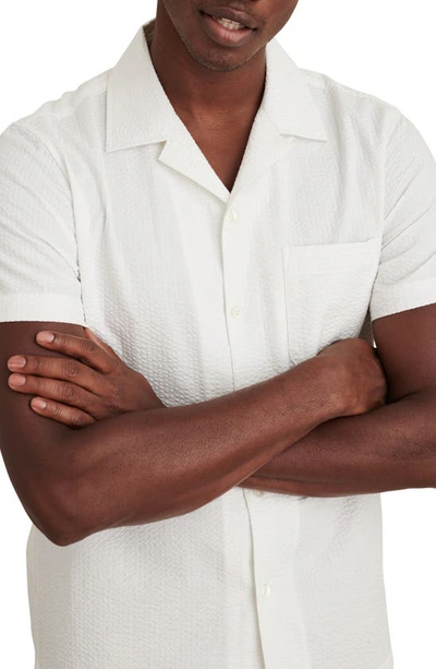 Alex Mill Short Sleeve Seersucker Button-up Camp Shirt In White