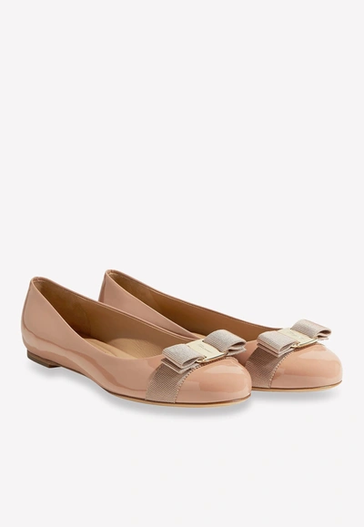 Ferragamo Varina Ballerinas In Patent Leather With Vara Bow In Pink