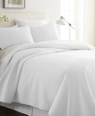 Ienjoy Home Home Collection Premium Ultra Soft Herring Pattern Quilted Coverlet Set, King In White