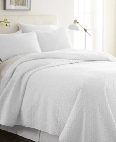 Ienjoy Home Herringbone Quilted Coverlet Set, King In White