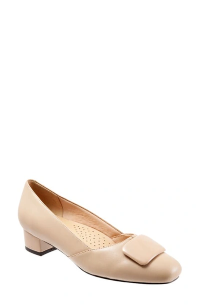 Trotters Delse Pump In Nude Leather