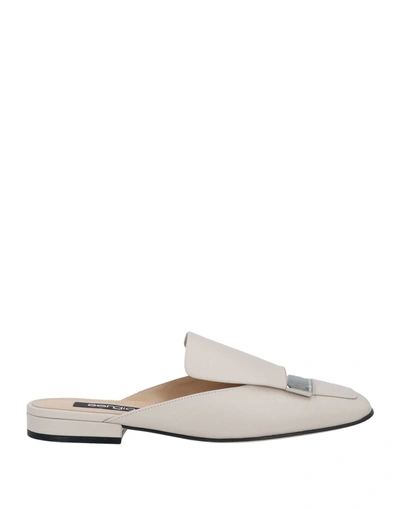 Sergio Rossi Woman Mules & Clogs Ivory Size 5 Leather In Ivory