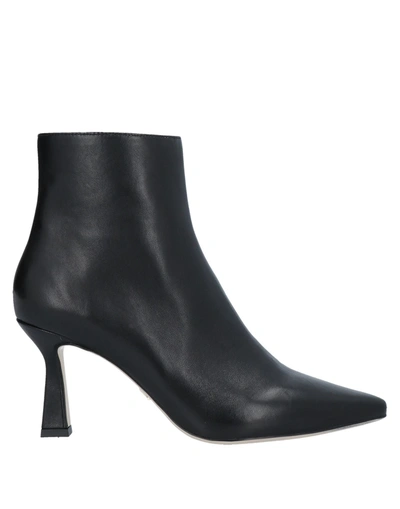 Lola Cruz Ankle Boots In Black