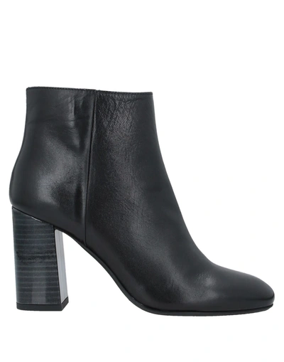 Tiffi Ankle Boots In Black