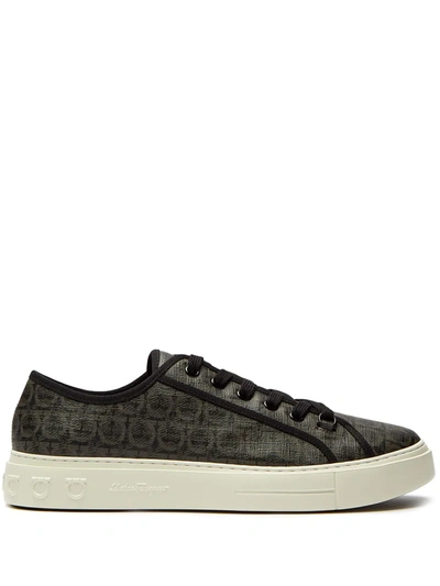 Ferragamo Anson Gancini Print Sneakers In Schwarz