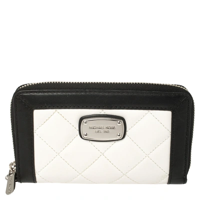 Pre-owned Michael Kors White/black Quilted Leather Wristlet Wallet