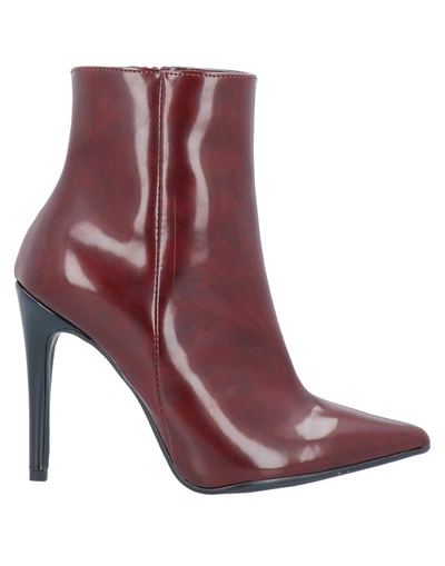 Tipe E Tacchi Ankle Boots In Maroon