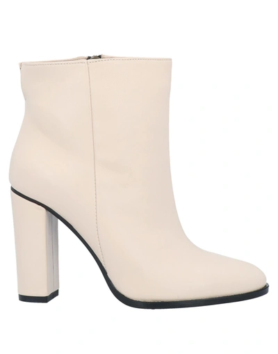 Tipe E Tacchi Ankle Boots In Beige
