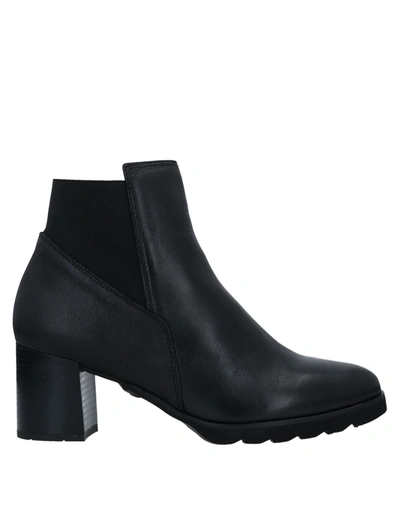 Callaghan Ankle Boots In Black