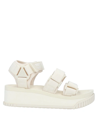 Sha·ka Sandals In White