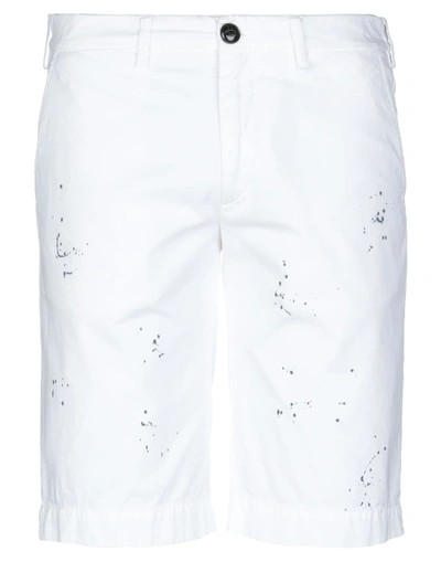 Molo Eleven Shorts & Bermuda Shorts In White