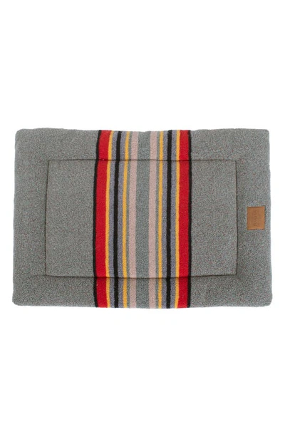 Pendleton Vintage Camp Pet Comfort Cushion In Heather Green