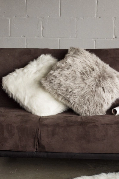 Luxe Belton Faux Fur Pillow In Off White
