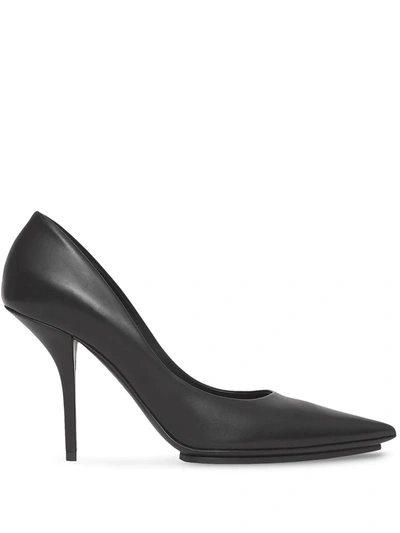 Burberry Eyelet-detail Pointed Toe Pumps In Schwarz