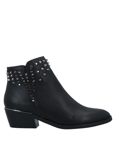 Alma En Pena Ankle Boots In Black