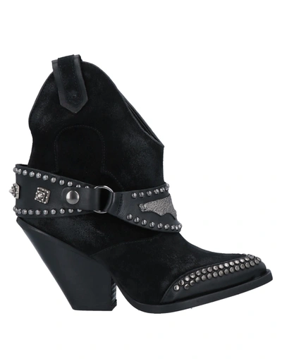 Mela Romei Ankle Boots In Black