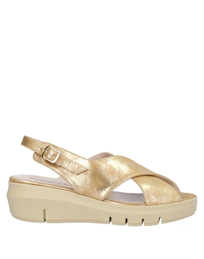 Donna Soft Sandals In Gold