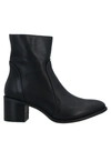 Le Pepite Ankle Boots In Black