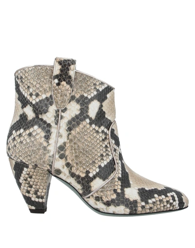 Paola D'arcano Ankle Boots In White