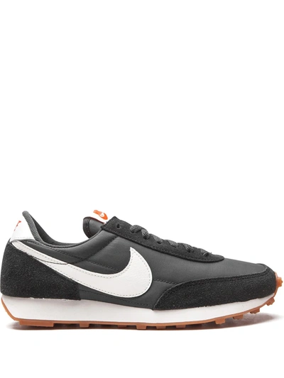 NIKE DAYBREAK "BLACK/WHITE" SNEAKERS