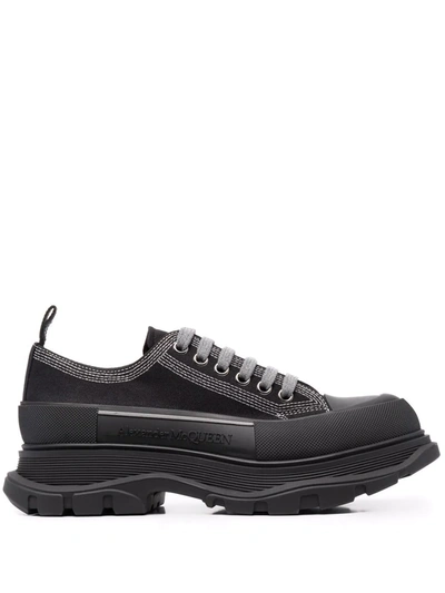 Alexander Mcqueen Tread Slick Lace-up Sneakers In Schwarz