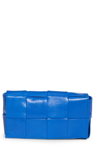 Bottega Veneta Intrecciato Woven Leather Belt Bag In Cobalt