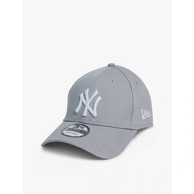 New Era 9forty New York Yankees Cotton Baseball Cap In Grey And White