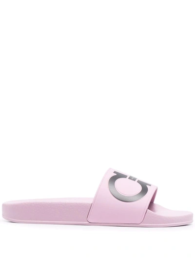 Ferragamo Gancini-print Pool Slides In Pink