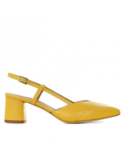 Aerea Décolléte With Heel Strap In Yellow