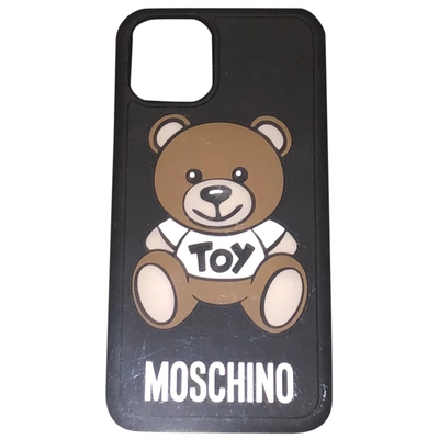 Pre-owned Moschino Iphone Case In Brown