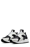 Nike Air Huarache Low-top Sneakers In Black/white