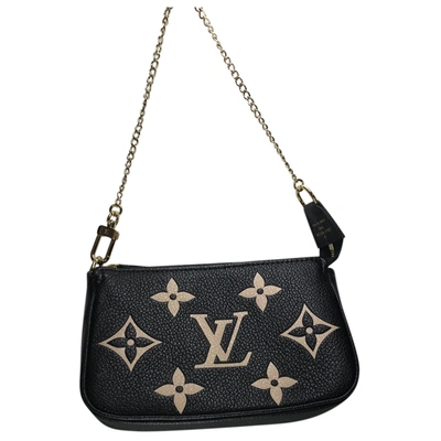 Pre-owned Louis Vuitton Pochette Accessoire Leather Handbag In Black