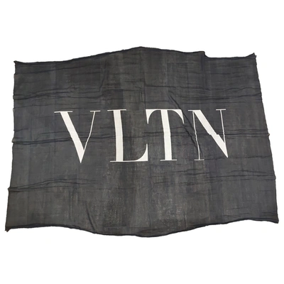 Pre-owned Valentino Stole In Black