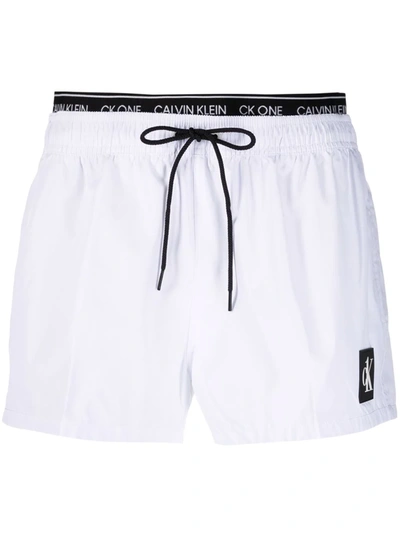 Calvin Klein Underwear Logo-waistband Swim Shorts In 白色