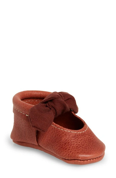 Freshly Picked Babies' Knotted Bow Moccasin Crib Shoe In Autumn