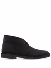 Clarks Originals Low Heel Desert Lace Up Boots In Schwarz