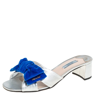 Pre-owned Prada Silver Leather And Blue Velvet Bow Slide Sandals Size 38.5