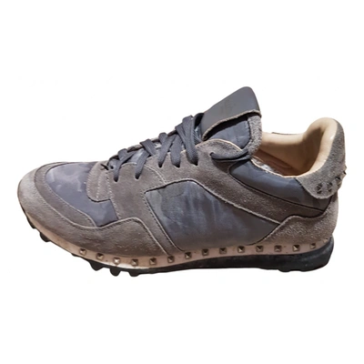 Pre-owned Valentino Garavani Leather Low Trainers In Grey
