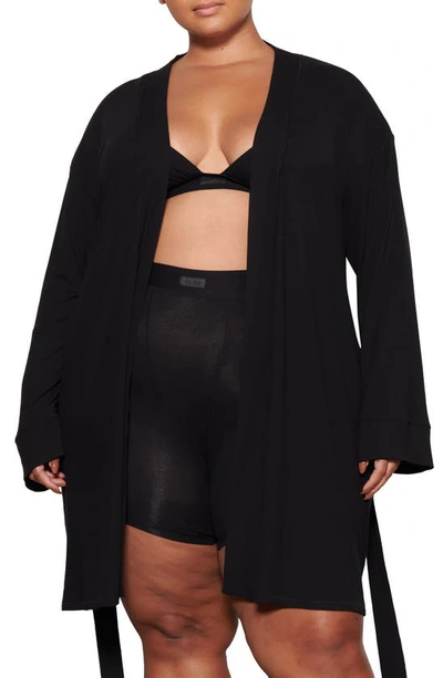 Skims Soft Lounge Robe In Onyx