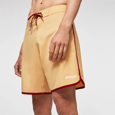 Oakley Solid Crest 19 Boardshort In Gold