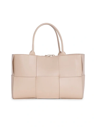 Bottega Veneta Medium Arco Tote In Almond