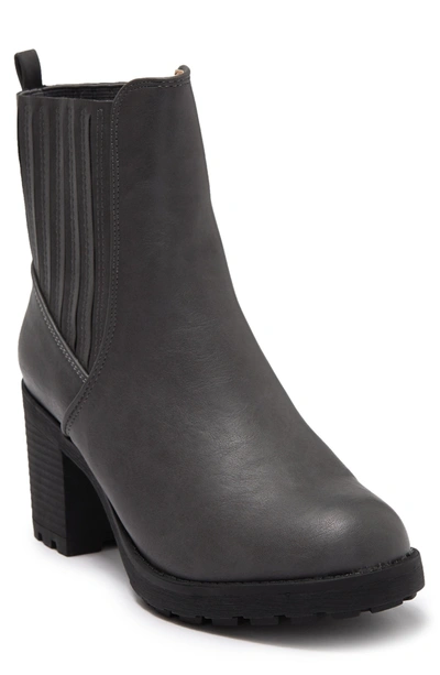 Chase & Chloe Chase & Chloé Leo Lug Sole Bootie In Grey Pu