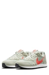 Nike Venture Runner Sneaker In 005 Ltbone/mgcemb