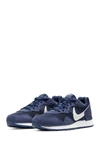 Nike Venture Runner "midnight Navy" Sneakers In Midnight Navy/ White
